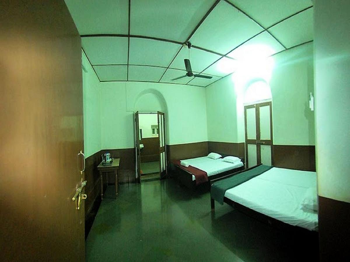 Cecil Hotel Matheran Buitenkant foto